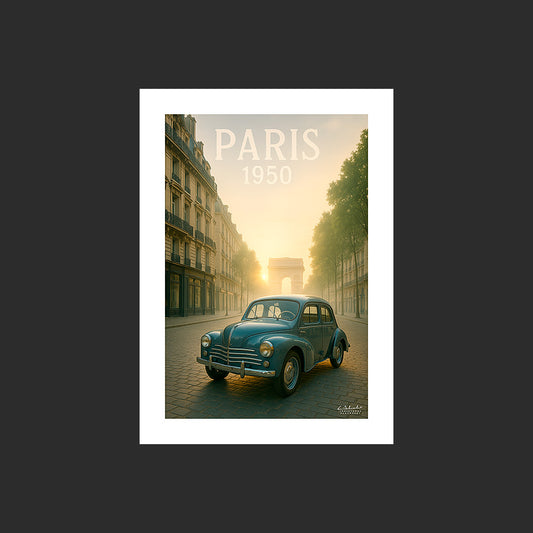 Affiche SP0007 Renault 4CV grise de 1950 Paris Arc de Triomphe en été, design avec marge blanche.