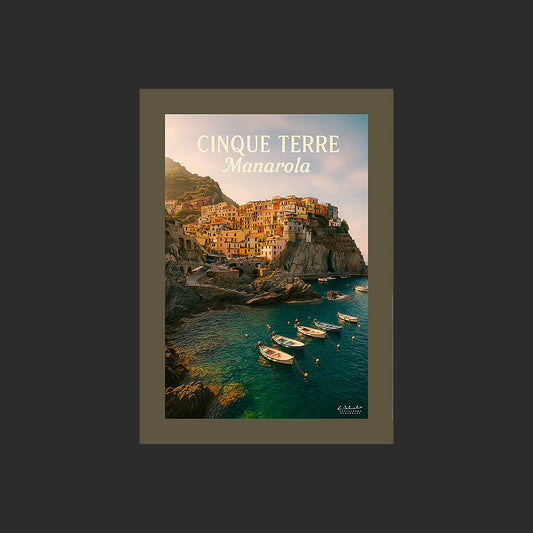 Affiche SP0183 Cinque Terre Manarola depuis les falaises rocheuses en été, design avec marge couleur.