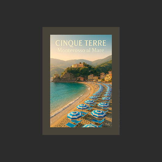 Affiche SP0186 Cinque Terre Monterosso al Mare plage et parasols bleus, design avec marge couleur.