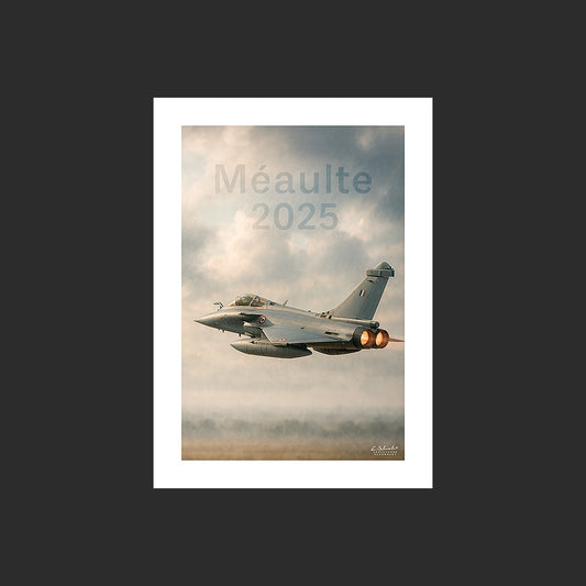 Affiche SP0189 Avion de chasse Rafale en vol à Méaulte en 2025, design avec marge blanche.