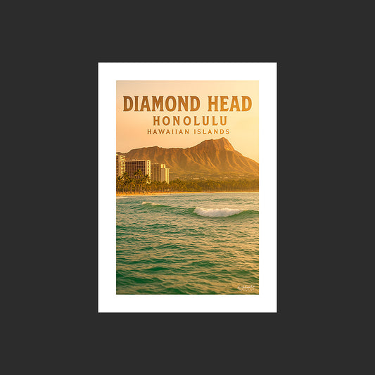 Affiche SP0194 Diamond Head Honolulu Hawaï depuis la mer en été au couchant, design avec marge blanche.