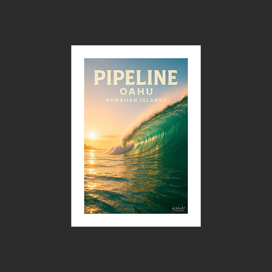 Affiche SP0198 Pipeline Oahu Hawaï vague en rouleau en été au couchant, design avec marge blanche.