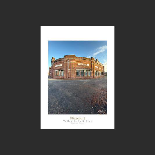 Poster photo 2739 Bâtiment de l'usine Saint Frères à Flixecourt, design avec marge blanche.