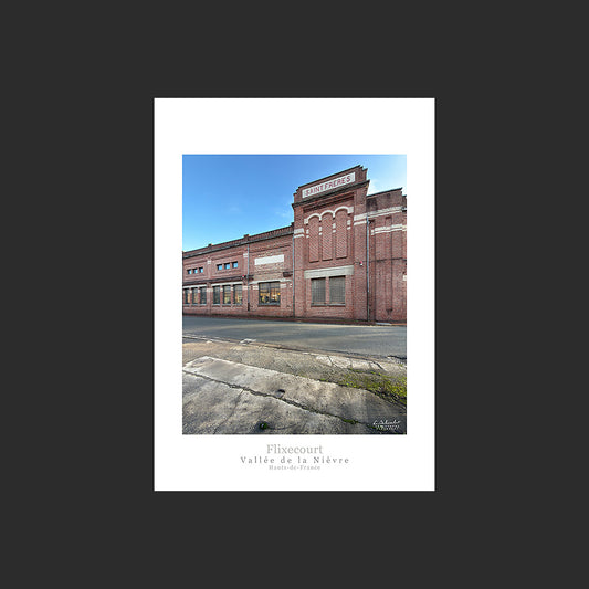 Poster photo 2741 Ancienne usine Saint Frères à Flixecourt en hiver, design avec marge blanche.