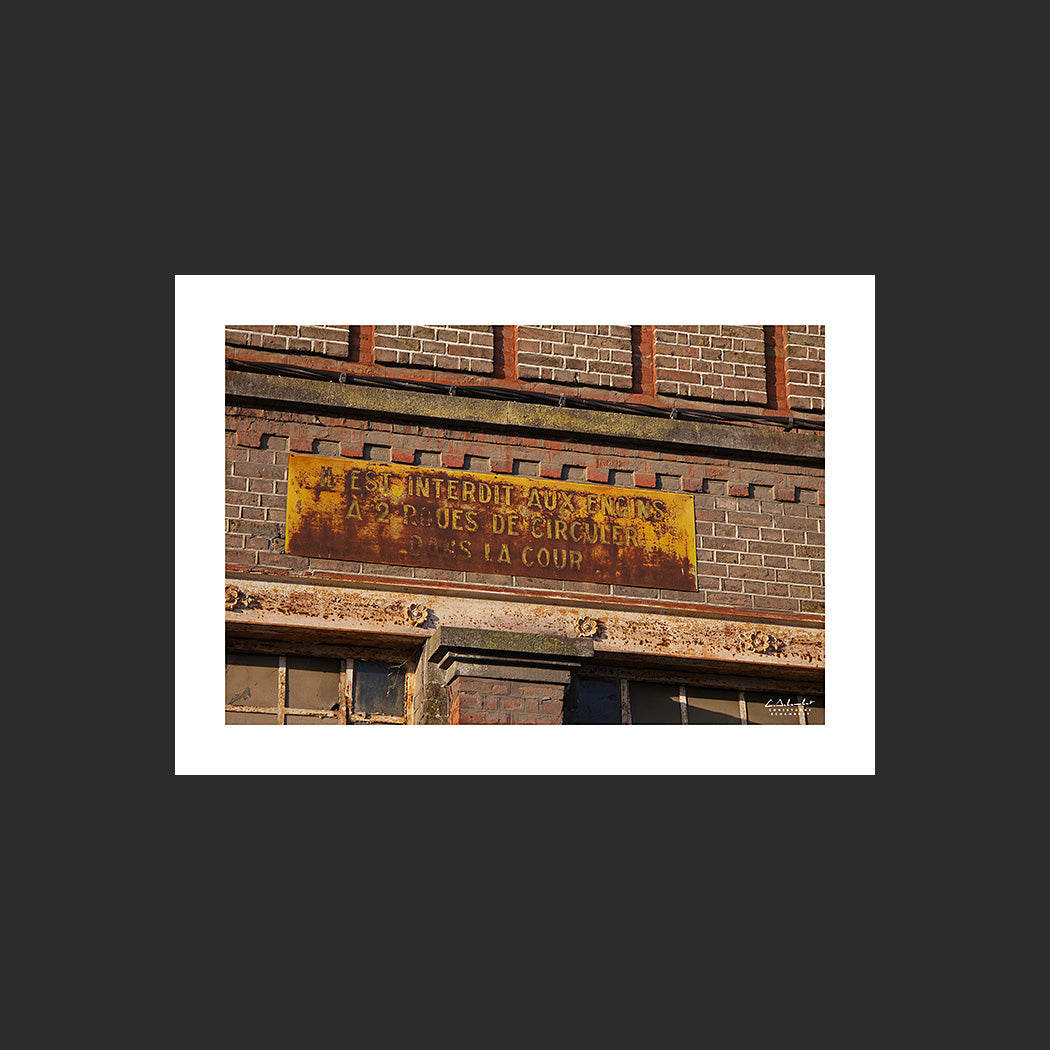 Poster photo 2743 Vieux panneau de l'usine Saint Frères à Flixecourt, design avec marge blanche.