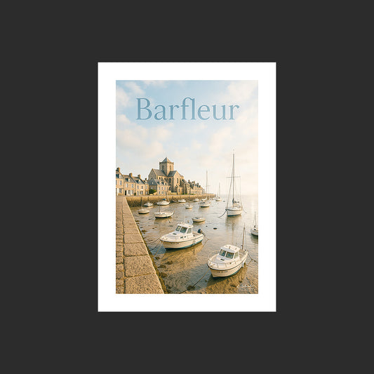 Affiche SP0041 Le port de Barfleur en Normandie Bateaux à marée basse en été, design avec marge blanche.