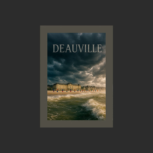 Affiche SP0043 Deauville en Normandie Plage et front de mer sous l'orage, design avec marge couleur.
