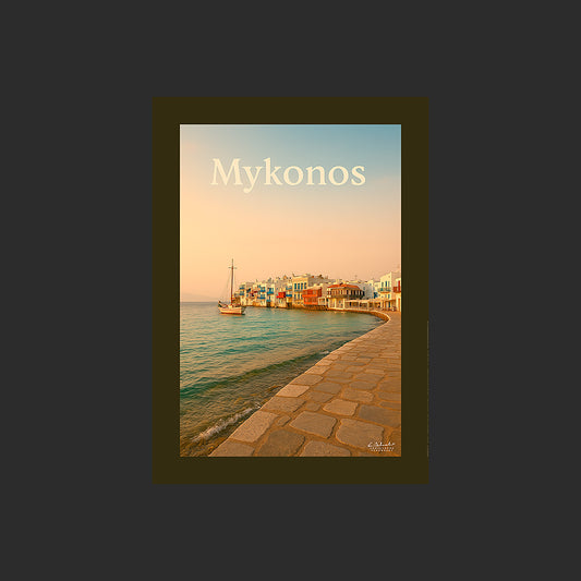 Affiche SP0108 L'île de Mykonos en Grèce depuis un quai au couchant en été, design avec marge couleur.