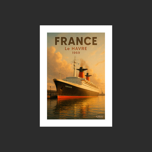 Affiche SP0157 Le paquebot France à quai au Havre en 1969 au couchant, design avec marge blanche.