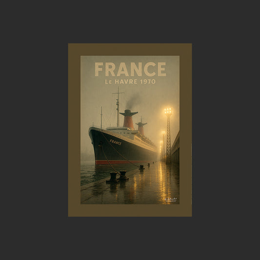 Affiche SP0159 Le paquebot France au Havre sous la pluie un soir en hiver en 1970, design avec marge couleur.