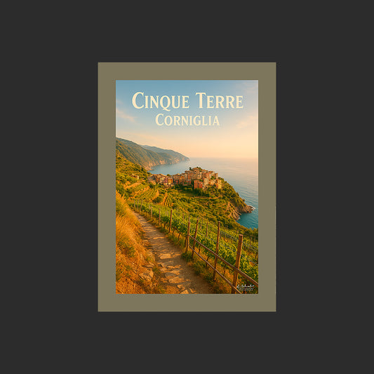 Affiche SP0181 Cinque Terre Corniglia depuis les vignes en été au couchant, design avec marge couleur.
