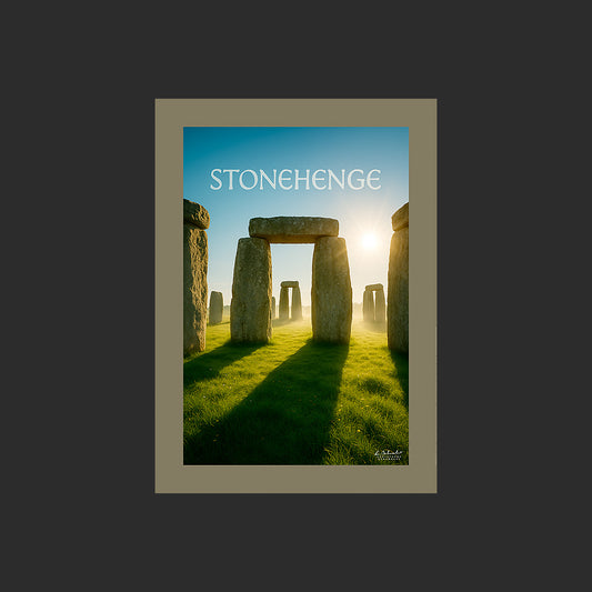 Affiche SP0204 Trilithes de Stonehenge en Angleterre en été au couchant, design avec marge couleur.