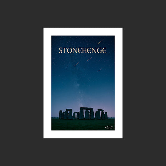 Affiche SP0209 Stonehenge en Angleterre étoiles filantes et nuit d'équinoxe, design avec marge blanche.