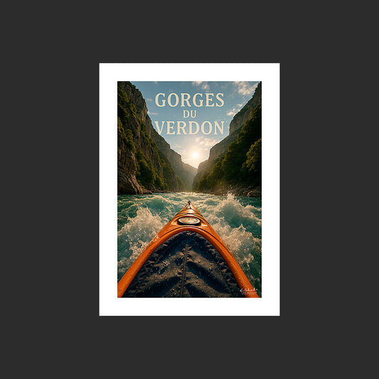 Affiche SP0227 Les eaux vives du Verdon depuis un kayak en Provence en été, design avec marge blanche.