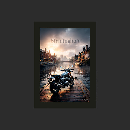 Affiche SP0251 Une moto BSA sur un quai de Birmingham au couchant, design avec marge couleur.